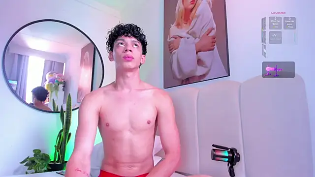 Snapshot of lion_stone chatting on 09/25/25, 05:49 lion stone online show from 09/25/25, 05:49