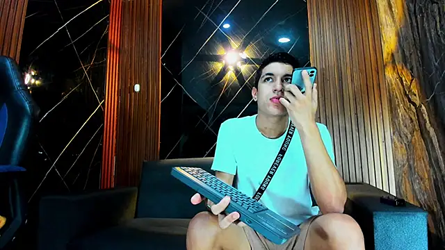 Stiben boy online show from 10/18/25, 02:58