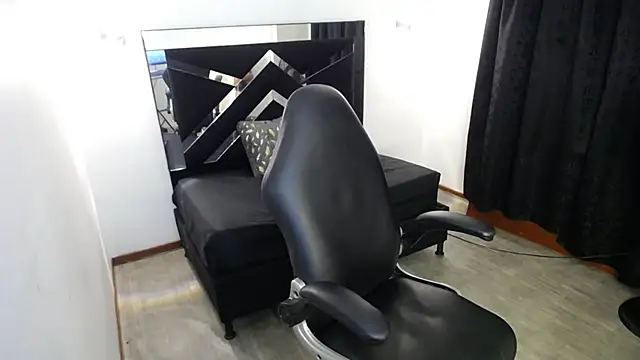 MarianaRojas  online show from 02/01/26, 06:50