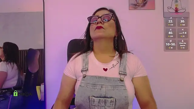 Snapshot of alahia_mellers chatting on 10/25/25, 03:03 alahia mellers online show from 10/25/25, 03:03