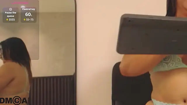 Snapshot of alahia_mellers chatting on 10/26/25, 03:56 alahia mellers online show from 10/26/25, 03:56