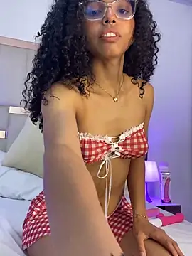 Snapshot of Lia_Sin chatting on 12/14/25, 01:55 Lia Sin online show from 12/14/25, 01:55