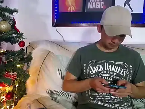 Snapshot of Andy_magic chatting on 12/14/25, 02:17 Andy magic online show from 12/14/25, 02:17