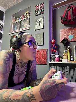 Snapshot of inkdmagz chatting on 11/18/25, 08:24 inkdmagz online show from 11/18/25, 08:24