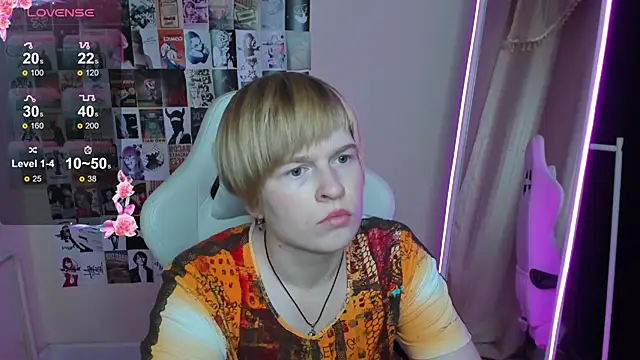 Snapshot of Cattie_w_ chatting on 11/19/25, 01:27 Cattie w online show from 11/19/25, 01:27