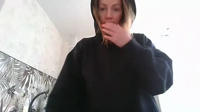 Snapshot of Thavione chatting on 02/04/26, 09:48 Thavione online show from 02/04/26, 09:48