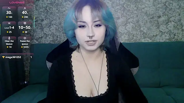 Snapshot of LeisaHopperstad chatting on 04/20/26, 02:20 LeisaHopperstad online show from 04/20/26, 02:20
