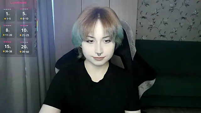 Snapshot of LeisaHopperstad chatting on 05/18/26, 12:11 LeisaHopperstad online show from 05/18/26, 12:11