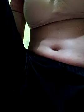 Snapshot of misskomal97 chatting on 10/31/25, 06:42 misskomal97 online show from 10/31/25, 06:42