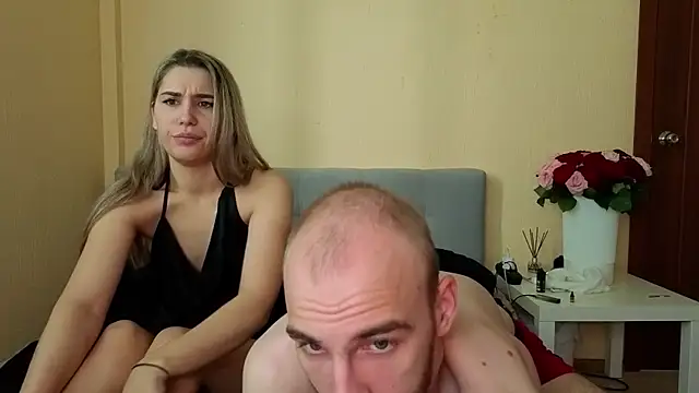 Snapshot of weddingcouple chatting on 11/10/25, 06:01 weddingcouple online show from 11/10/25, 06:01