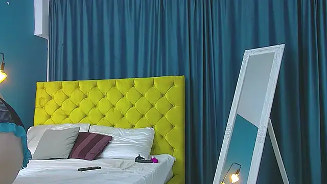 Snapshot of RubyHills chatting on 10/27/25, 05:11 RubyHills online show from 10/27/25, 05:11