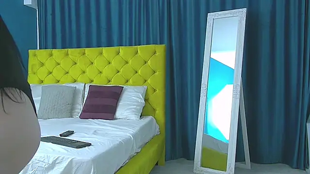 Snapshot of RubyHills chatting on 11/08/25, 05:18 RubyHills online show from 11/08/25, 05:18