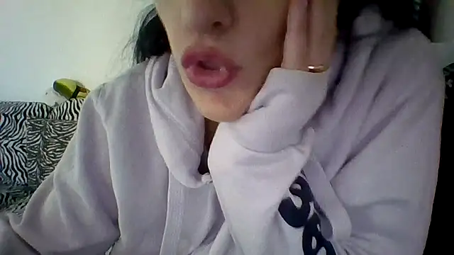 Snapshot of Estrella7x chatting on 10/27/25, 07:45 Estrella7x online show from 10/27/25, 07:45