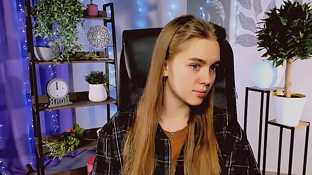 JuneWoods online show from 12/17/25, 06:19