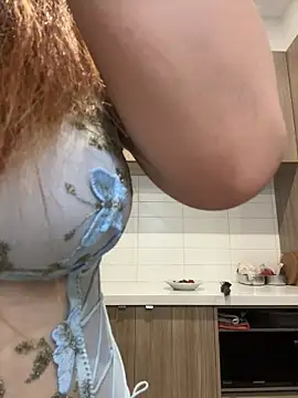 Snapshot of blueburrypie chatting on 01/14/26, 03:28 blueburrypie online show from 01/14/26, 03:28