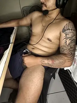 Snapshot of gtzmoreno chatting on 03/10/26, 06:18 gtzmoreno online show from 03/10/26, 06:18