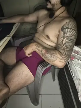 Snapshot of gtzmoreno chatting on 04/18/26, 10:32 gtzmoreno online show from 04/18/26, 10:32