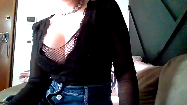 Snapshot of sexycolf chatting on 10/24/25, 08:22 sexycolf online show from 10/24/25, 08:22