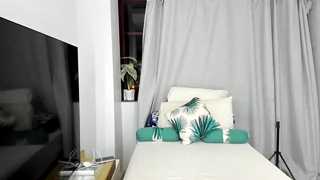 ConnieSmall24 online show from 12/15/25, 09:19