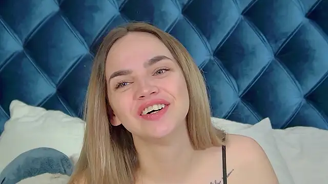 Snapshot of AnitaVenture chatting on 11/05/25, 04:23 AnitaVenture online show from 11/05/25, 04:23