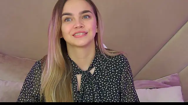 Snapshot of AnitaVenture chatting on 11/12/25, 04:24 AnitaVenture online show from 11/12/25, 04:24