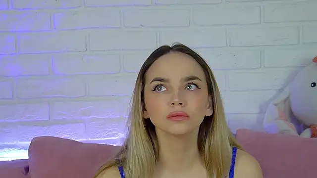 Snapshot of AnitaVenture chatting on 11/26/25, 04:02 AnitaVenture online show from 11/26/25, 04:02