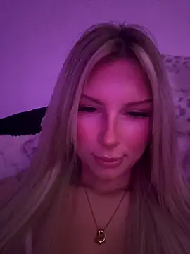 Snapshot of blondeeee chatting on 04/09/26, 04:23 blondeeee online show from 04/09/26, 04:23