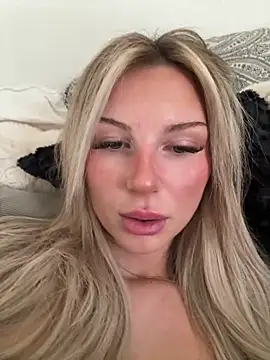 Snapshot of blondeeee chatting on 04/23/26, 04:09 blondeeee online show from 04/23/26, 04:09