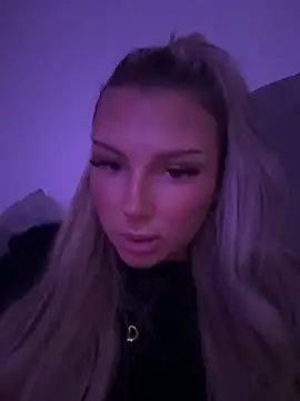 Snapshot of blondeeee chatting on 05/02/26, 05:40 blondeeee online show from 05/02/26, 05:40