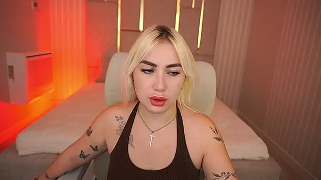 Snapshot of MariellaVi chatting on 10/06/25, 12:35 MariellaVi online show from 10/06/25, 12:35