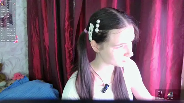 Snapshot of LolaVibe chatting on 11/10/25, 06:29 LolaVibe online show from 11/10/25, 06:29