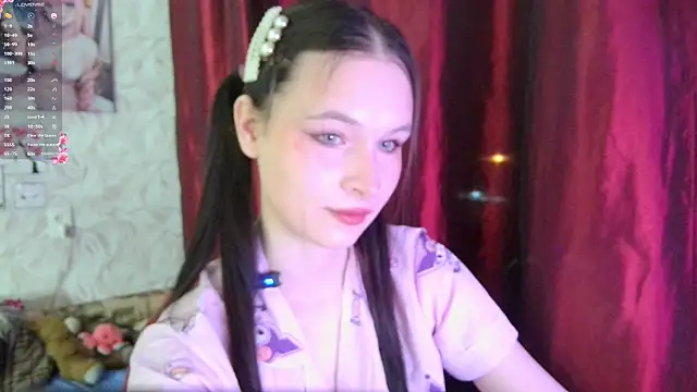 Snapshot of LolaVibe chatting on 11/13/25, 07:02 LolaVibe online show from 11/13/25, 07:02