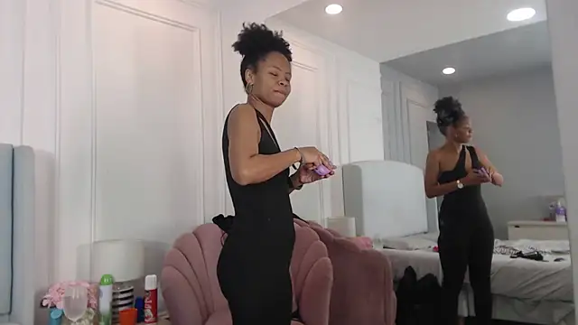 ChantalGarner online show from 12/02/25, 12:54