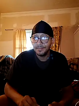 Snapshot of ThrowedWorldWide chatting on 11/15/25, 12:23 ThrowedWorldWide online show from 11/15/25, 12:23