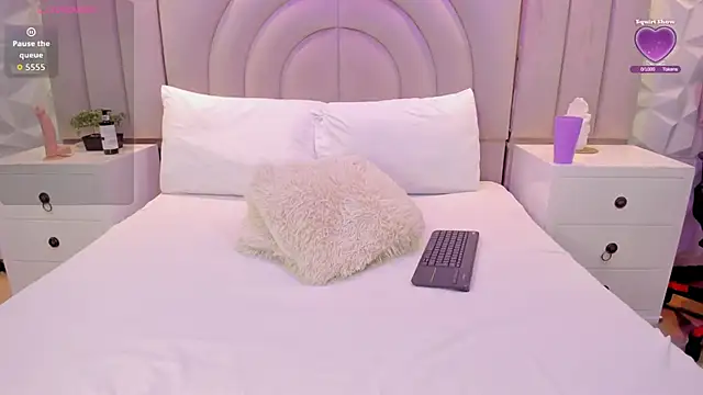 Snapshot of celestebellmont chatting on 10/23/25, 12:37 celestebellmont online show from 10/23/25, 12:37