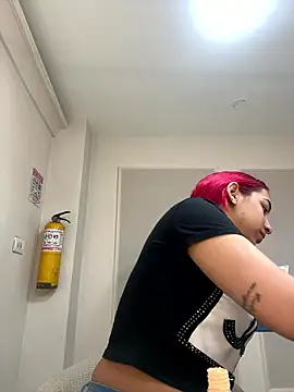 Snapshot of theladymonserrateshow chatting on 01/12/26, 11:59 theladymonserrateshow online show from 01/12/26, 11:59