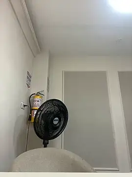 Snapshot of theladymonserrateshow chatting on 02/11/26, 11:48 theladymonserrateshow online show from 02/11/26, 11:48