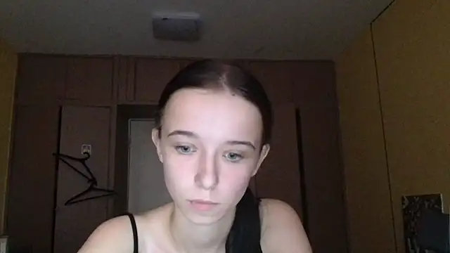 Snapshot of Emilia_Light chatting on 10/09/25, 07:28 Emilia Light online show from 10/09/25, 07:28