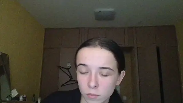 Snapshot of Emilia_Light chatting on 10/15/25, 09:09 Emilia Light online show from 10/15/25, 09:09