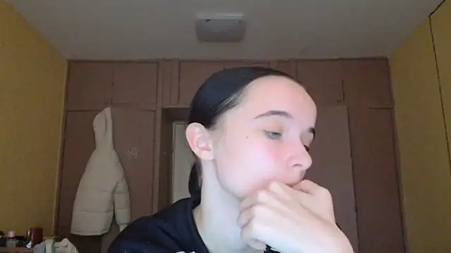 Snapshot of Emilia_Light chatting on 11/05/25, 08:36 Emilia Light online show from 11/05/25, 08:36