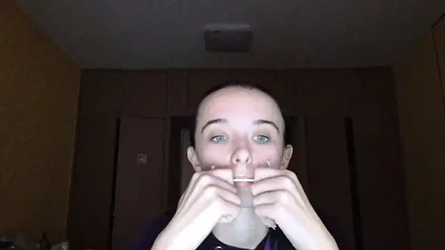 Snapshot of Emilia_Light chatting on 11/11/25, 12:38 Emilia Light online show from 11/11/25, 12:38