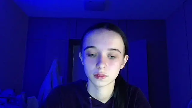 Snapshot of Emilia_Light chatting on 11/12/25, 07:35 Emilia Light online show from 11/12/25, 07:35