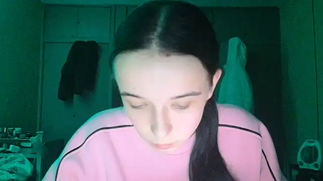 Snapshot of Emilia_Light chatting on 11/30/25, 03:49 Emilia Light online show from 11/30/25, 03:49