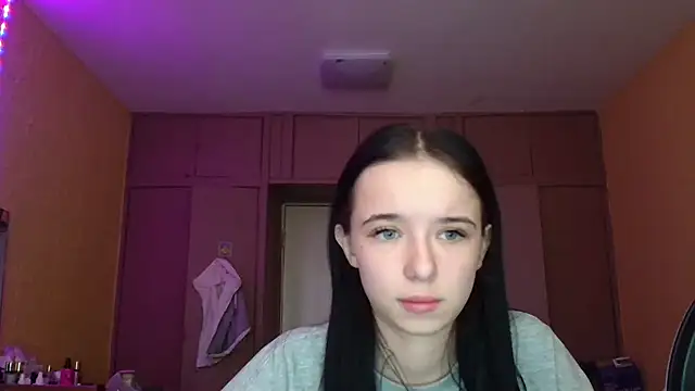 Emilia Light online show from 04/08/26, 06:46