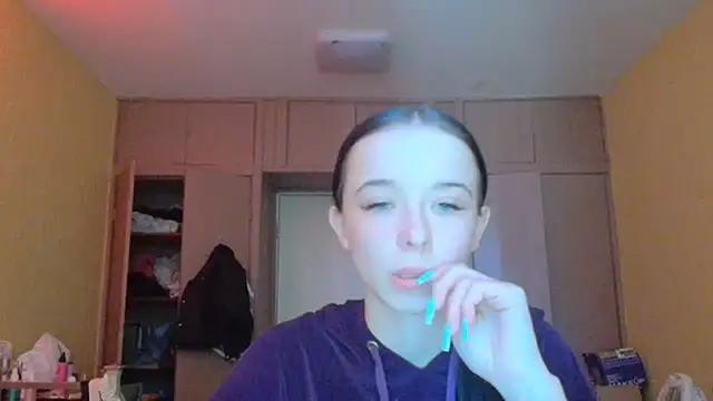 Emilia Light online show from 04/25/26, 08:06