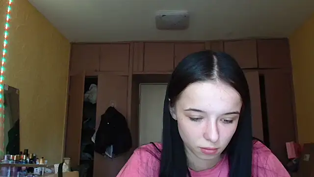 Emilia Light online show from 06/04/26, 07:58