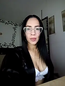 YaraDuartee online show from 10/23/25, 10:08