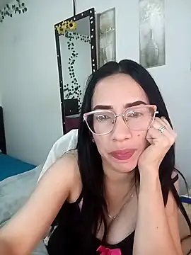 Snapshot of YaraDuartee chatting on 12/16/25, 01:43 YaraDuartee online show from 12/16/25, 01:43