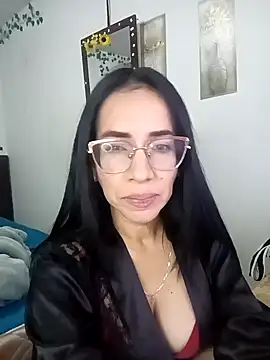 Snapshot of YaraDuartee chatting on 12/17/25, 11:11 YaraDuartee online show from 12/17/25, 11:11