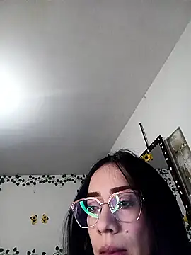 Snapshot of YaraDuartee chatting on 01/16/26, 02:15 YaraDuartee online show from 01/16/26, 02:15